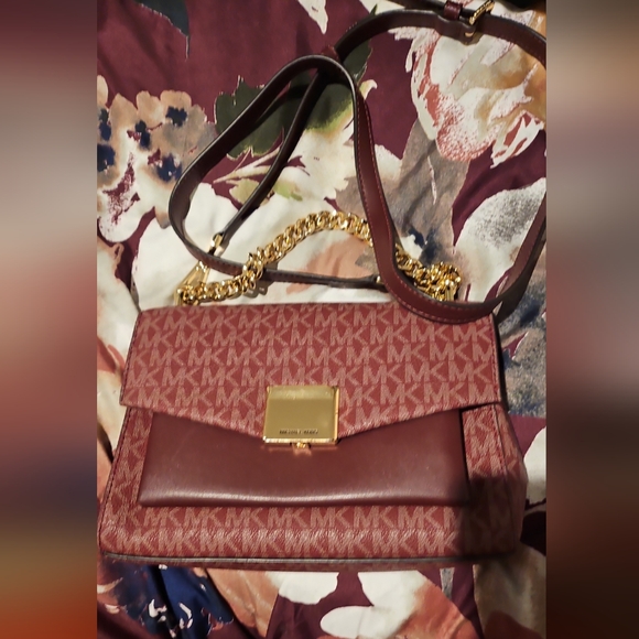 Michael Kors Lita Lucious Burgundy Logo Medium Crossbody - Picture 2 of 4